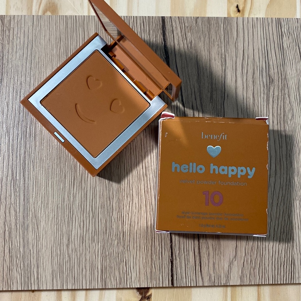 Benefit Hello Happy Velvet powder Foundation